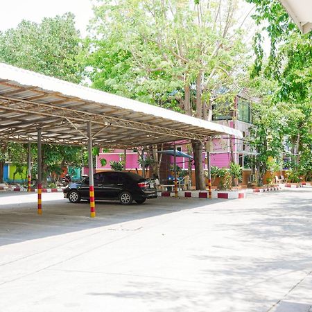 Rak Kun Resort 2 Nakhon Sawan Esterno foto
