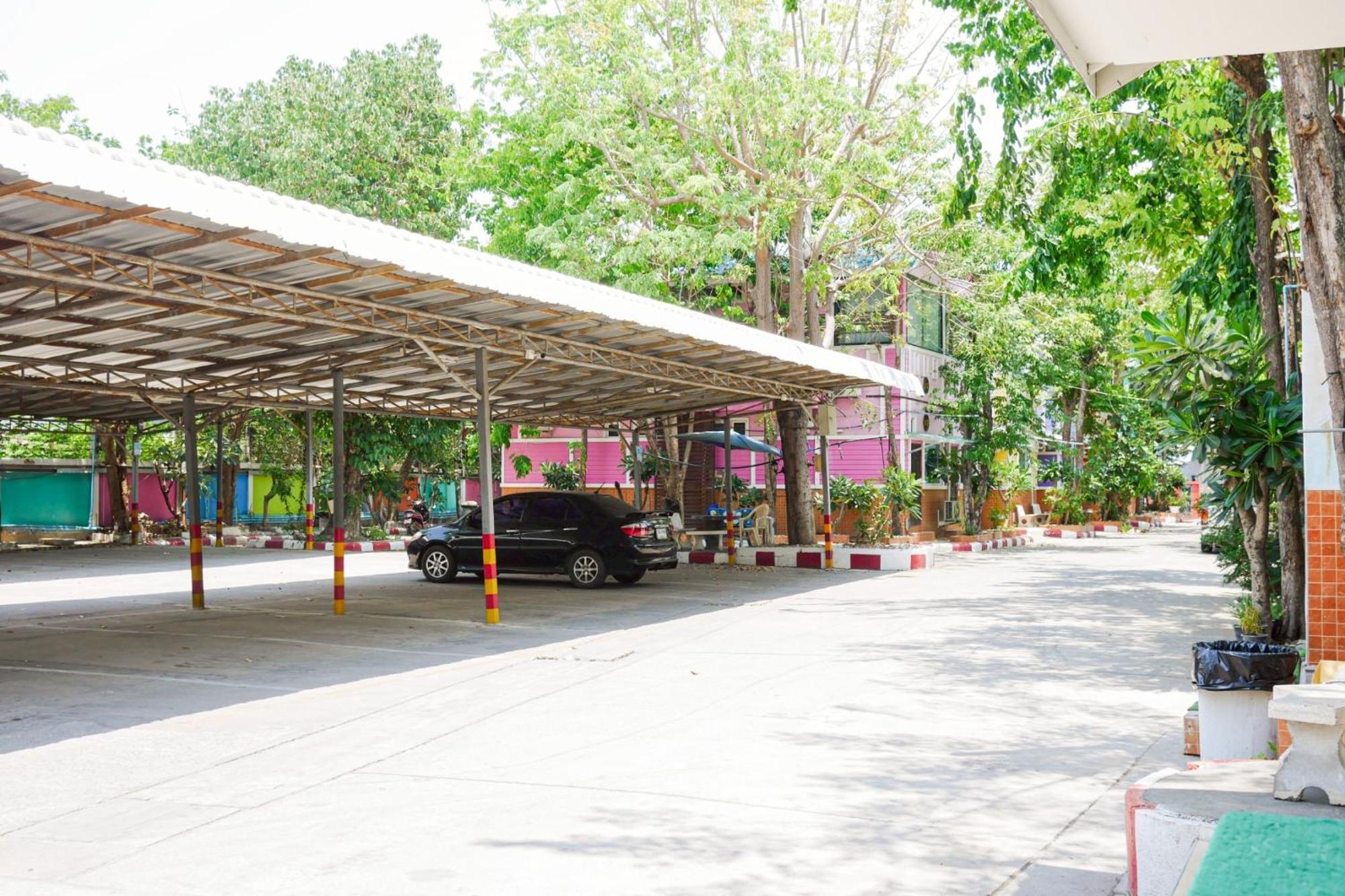 Rak Kun Resort 2 Nakhon Sawan Esterno foto