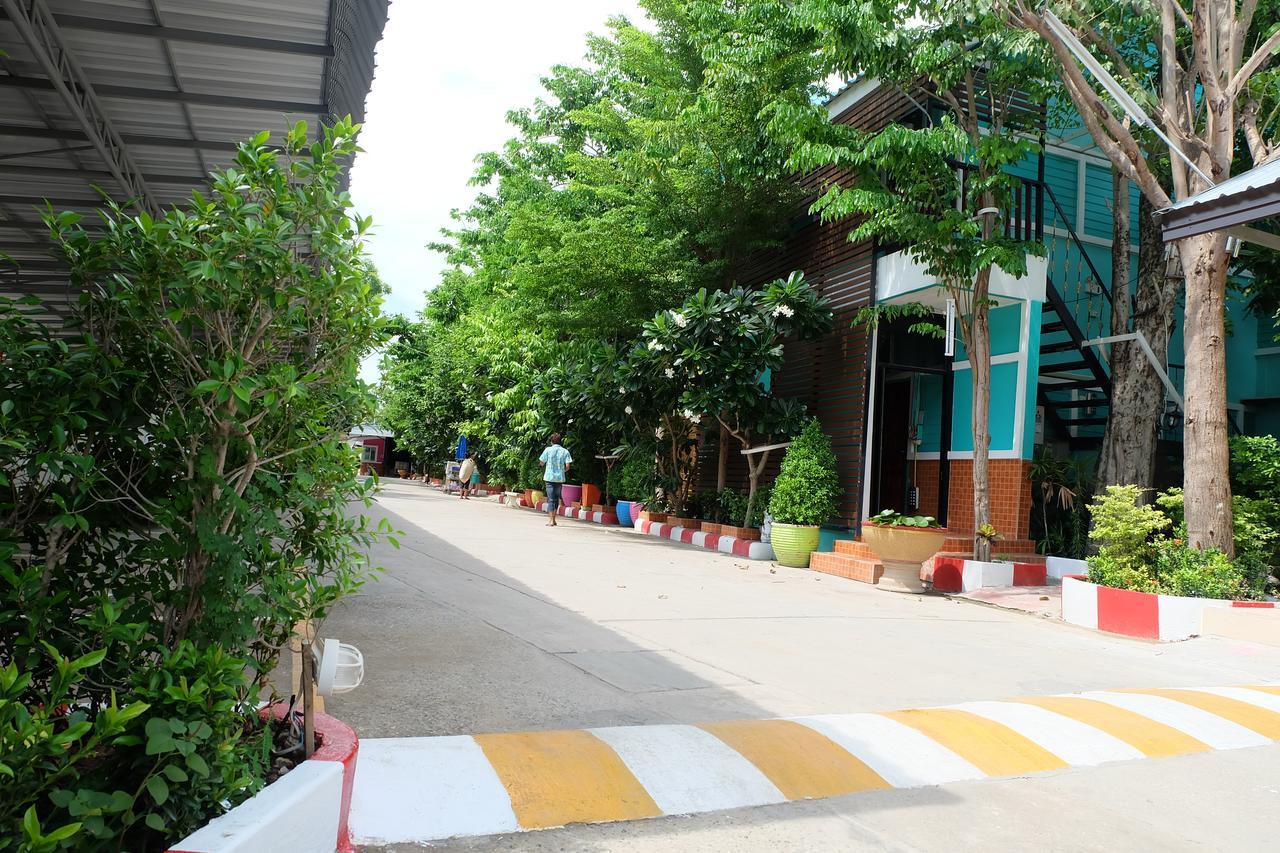 Rak Kun Resort 2 Nakhon Sawan Esterno foto