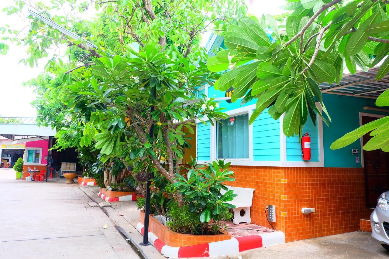 Rak Kun Resort 2 Nakhon Sawan Esterno foto